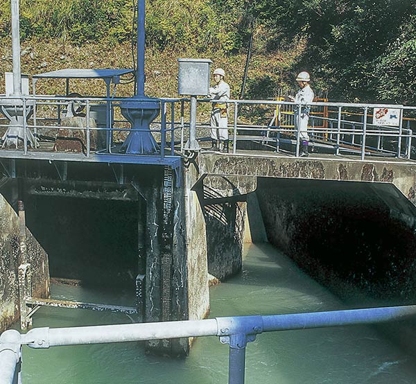 水力発電所沈砂池巡視点検