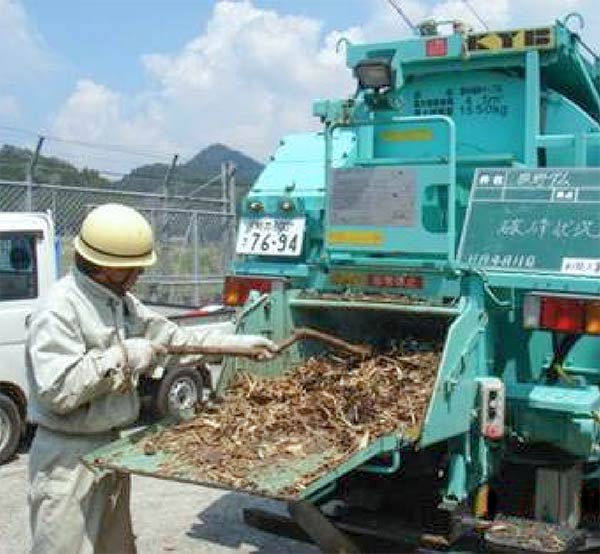 樹木粉砕機により破砕